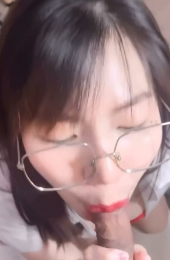 ASIAN BLOWJOB CUM IN MOUTH